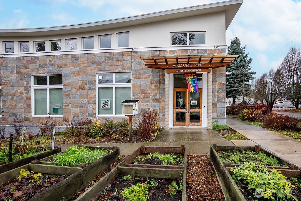 1322 S Bayview Property Photo 4