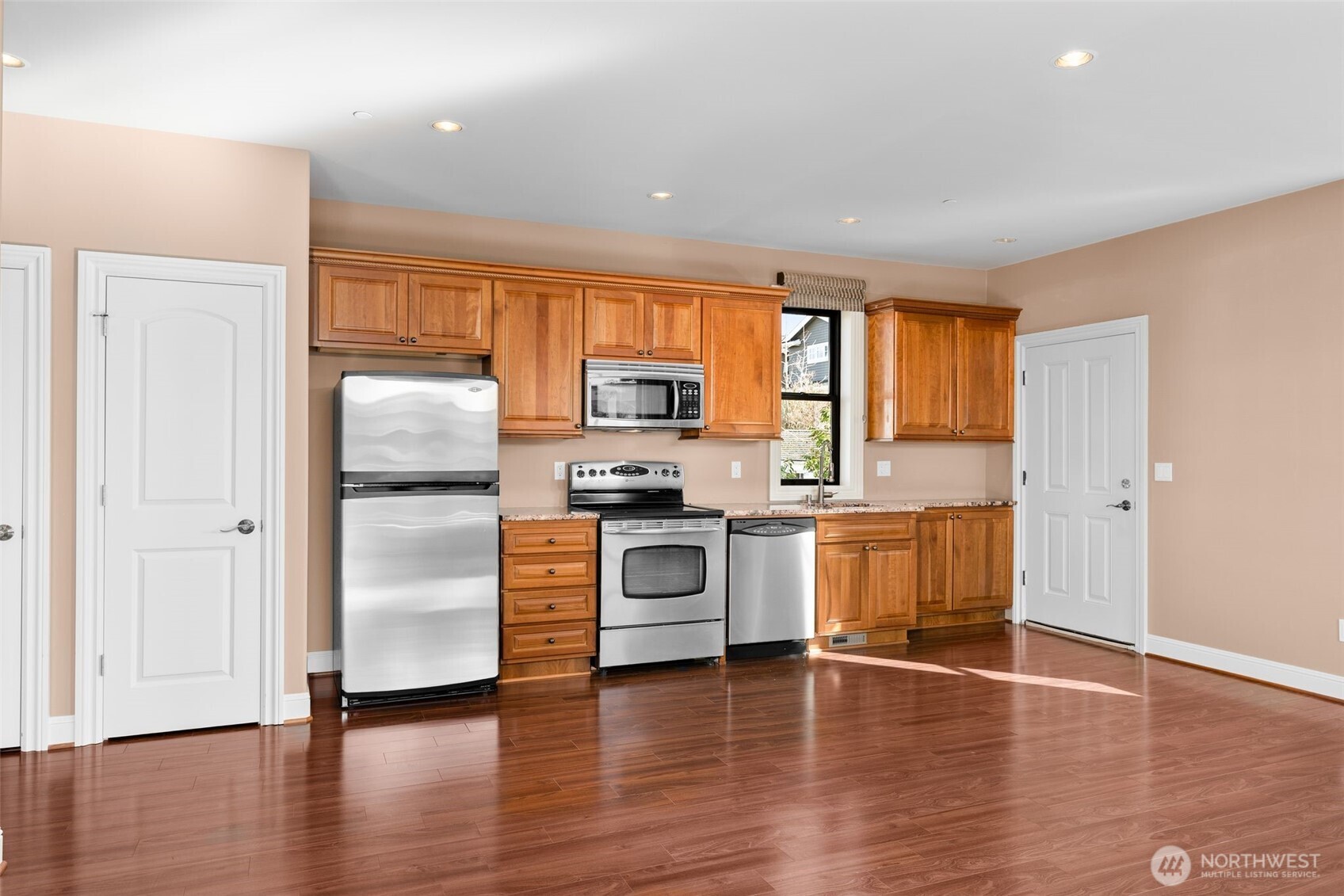 410 8th Avenue Property Photo 35