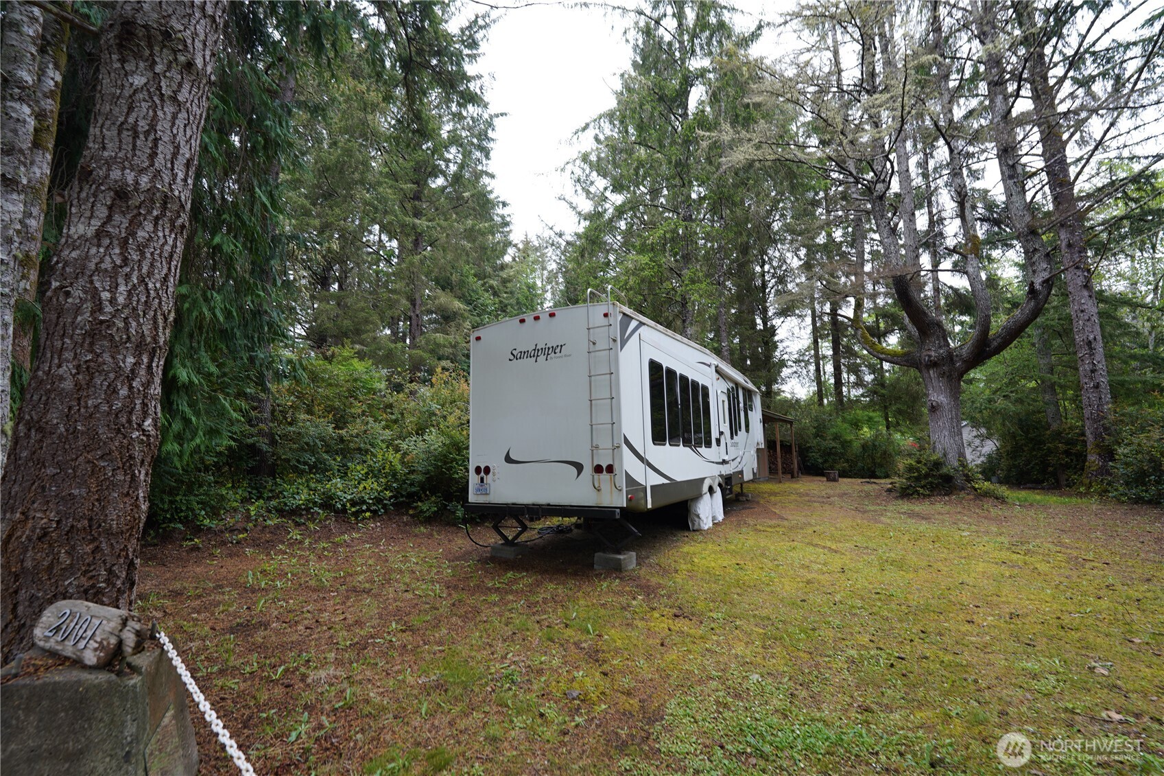 2001 323rd Place Property Photo 3
