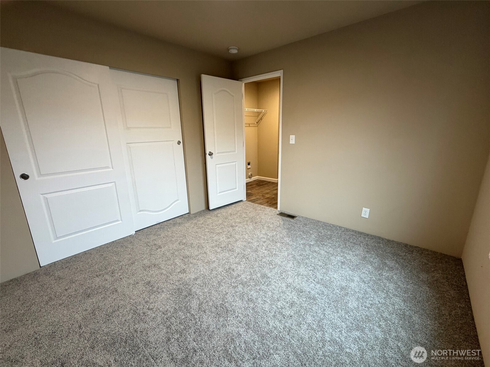 2010 Broadway Avenue 41 Property Photo 16