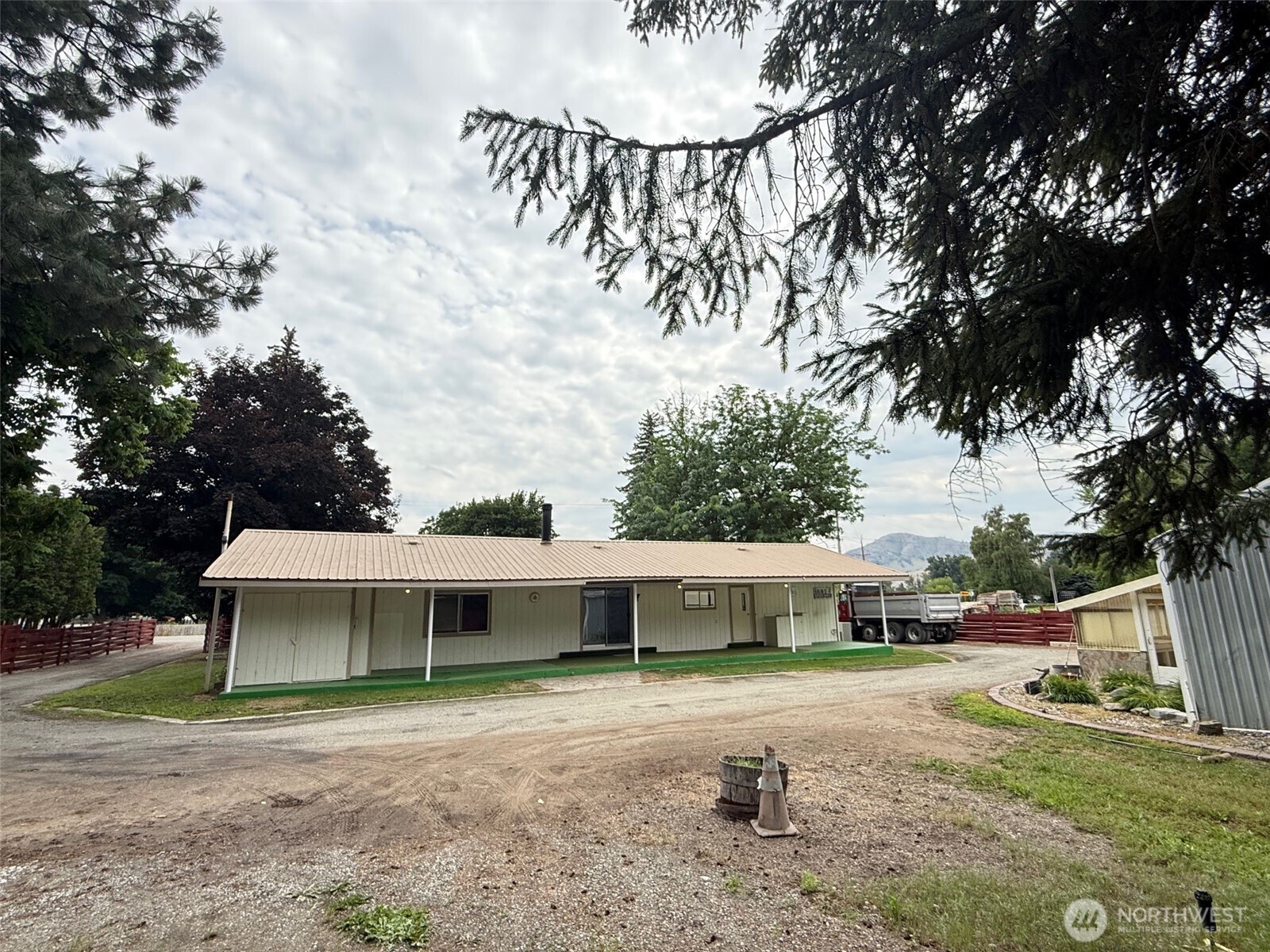 1479 Old Hwy 97 Property Photo 3