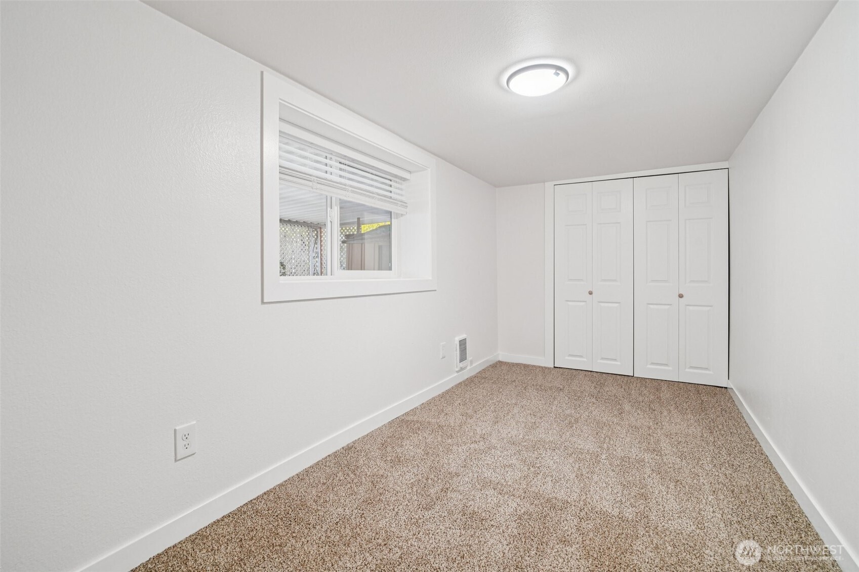 18501 52nd Avenue 76 Property Photo 7