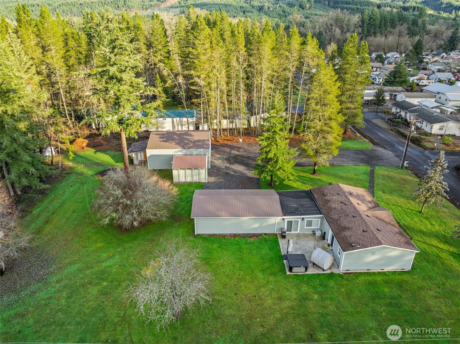 114 6th St W Property Photo 1