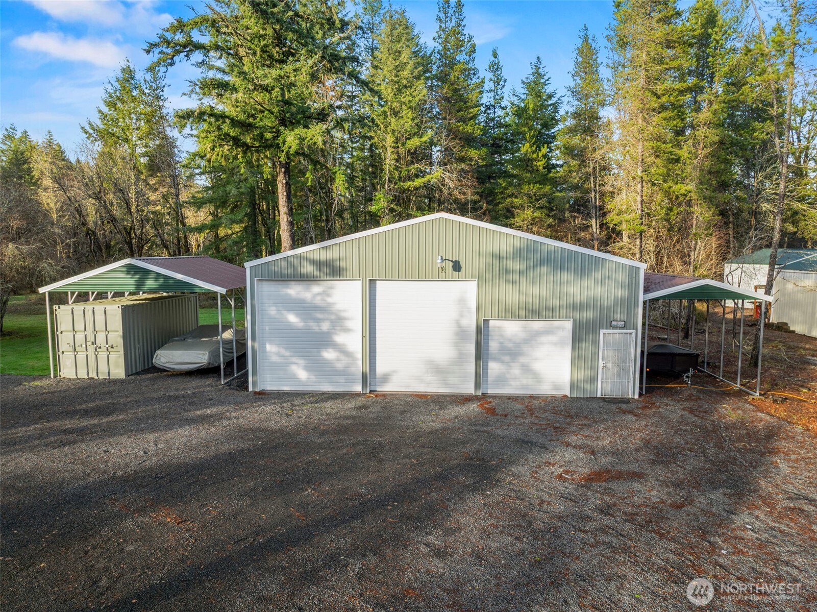 114 6th St W Property Photo 4