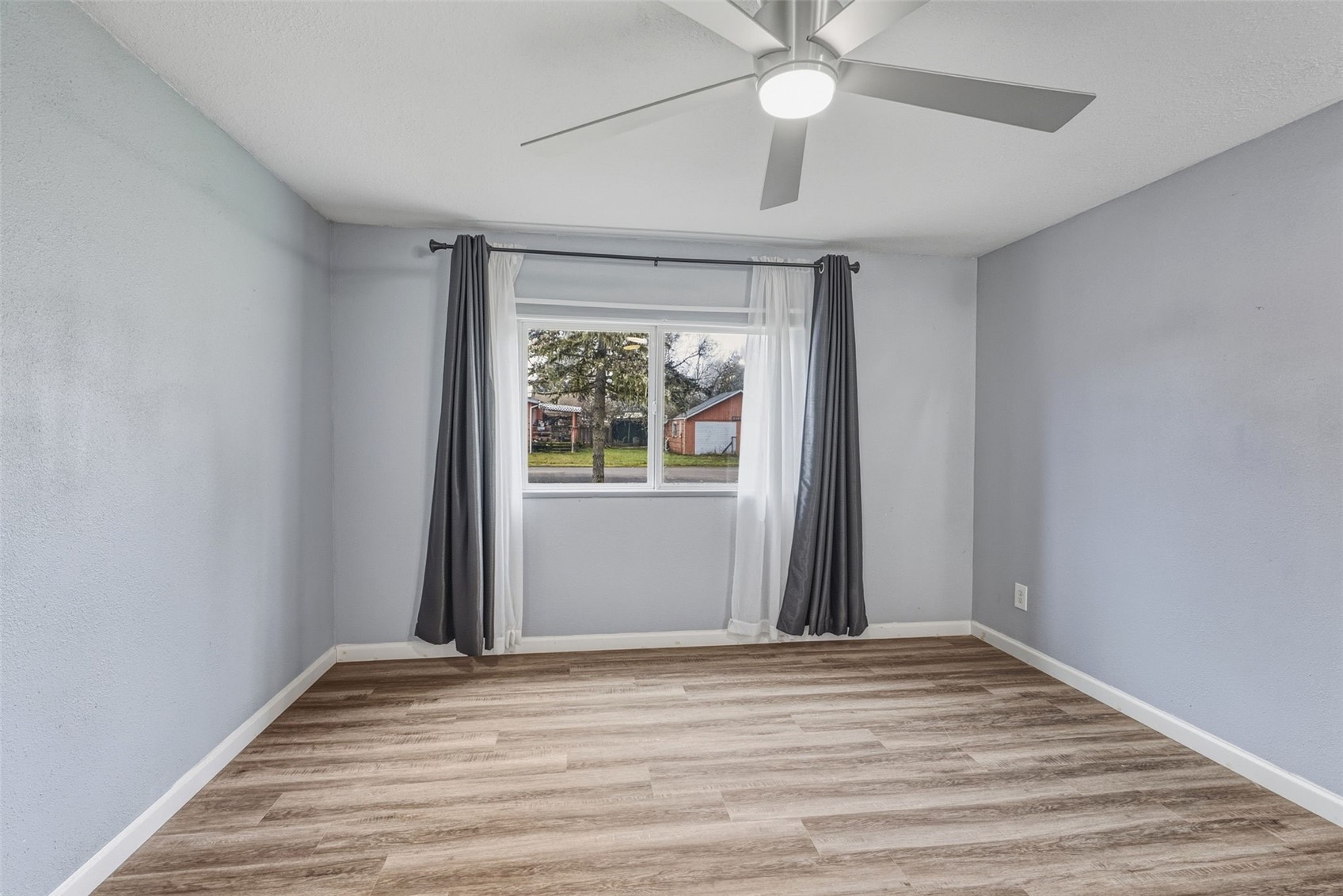 114 6th St W Property Photo 14