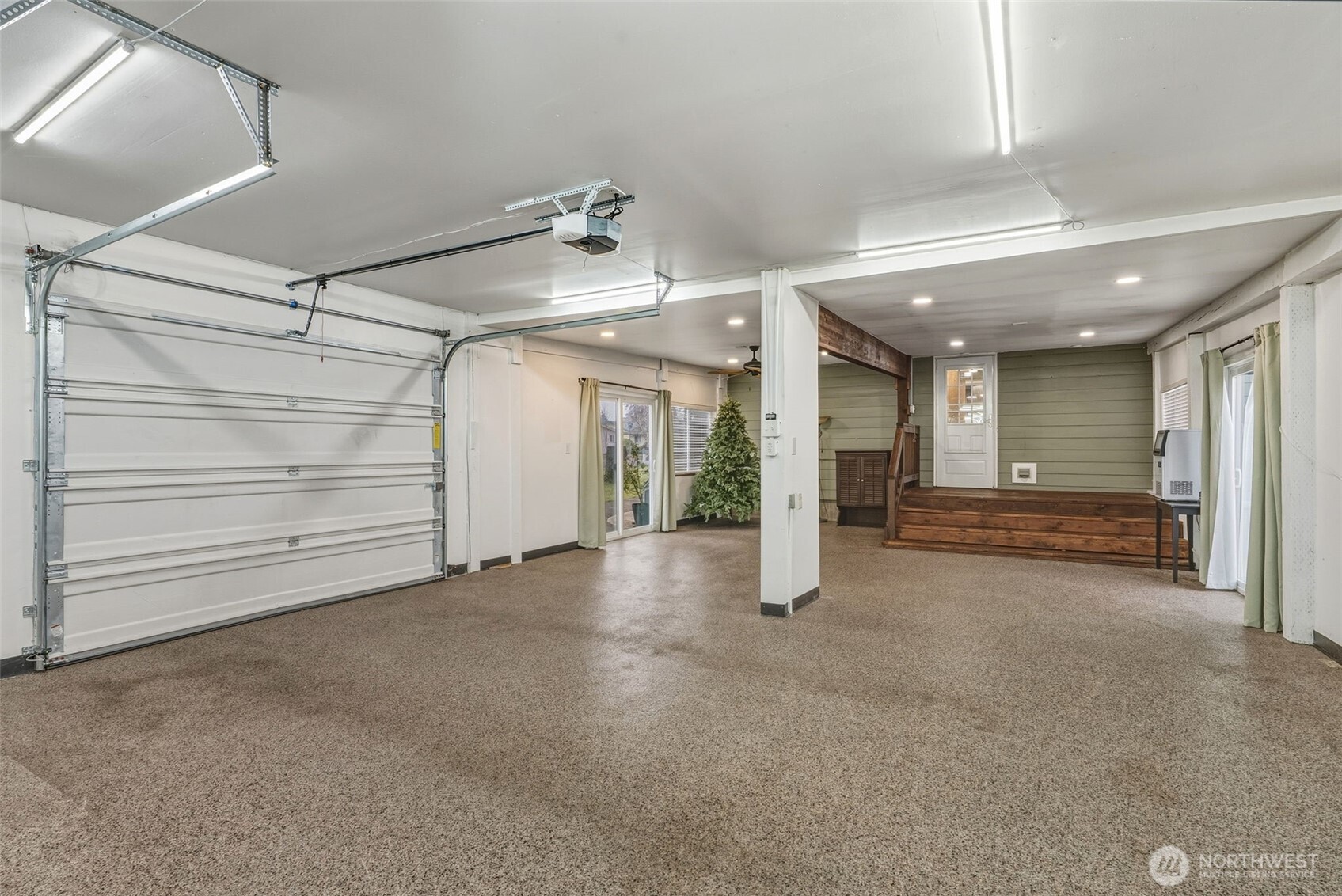 114 6th St W Property Photo 26