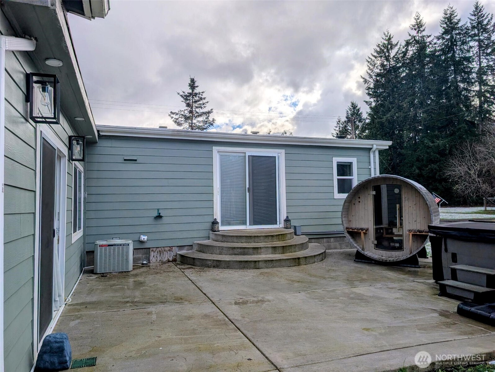 114 6th St W Property Photo 29