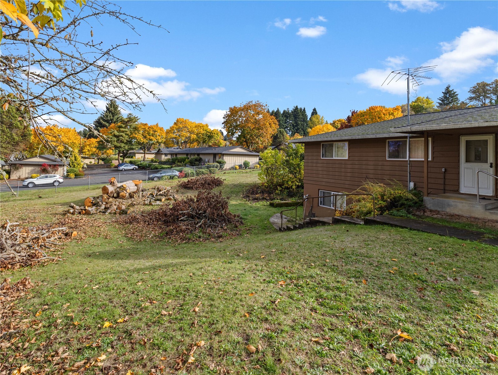1515 June Drive Property Photo 5