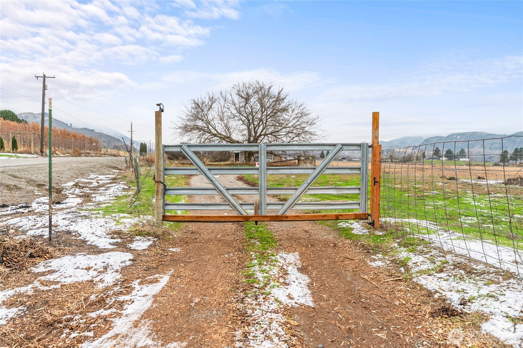 2460726 Property Photo 2