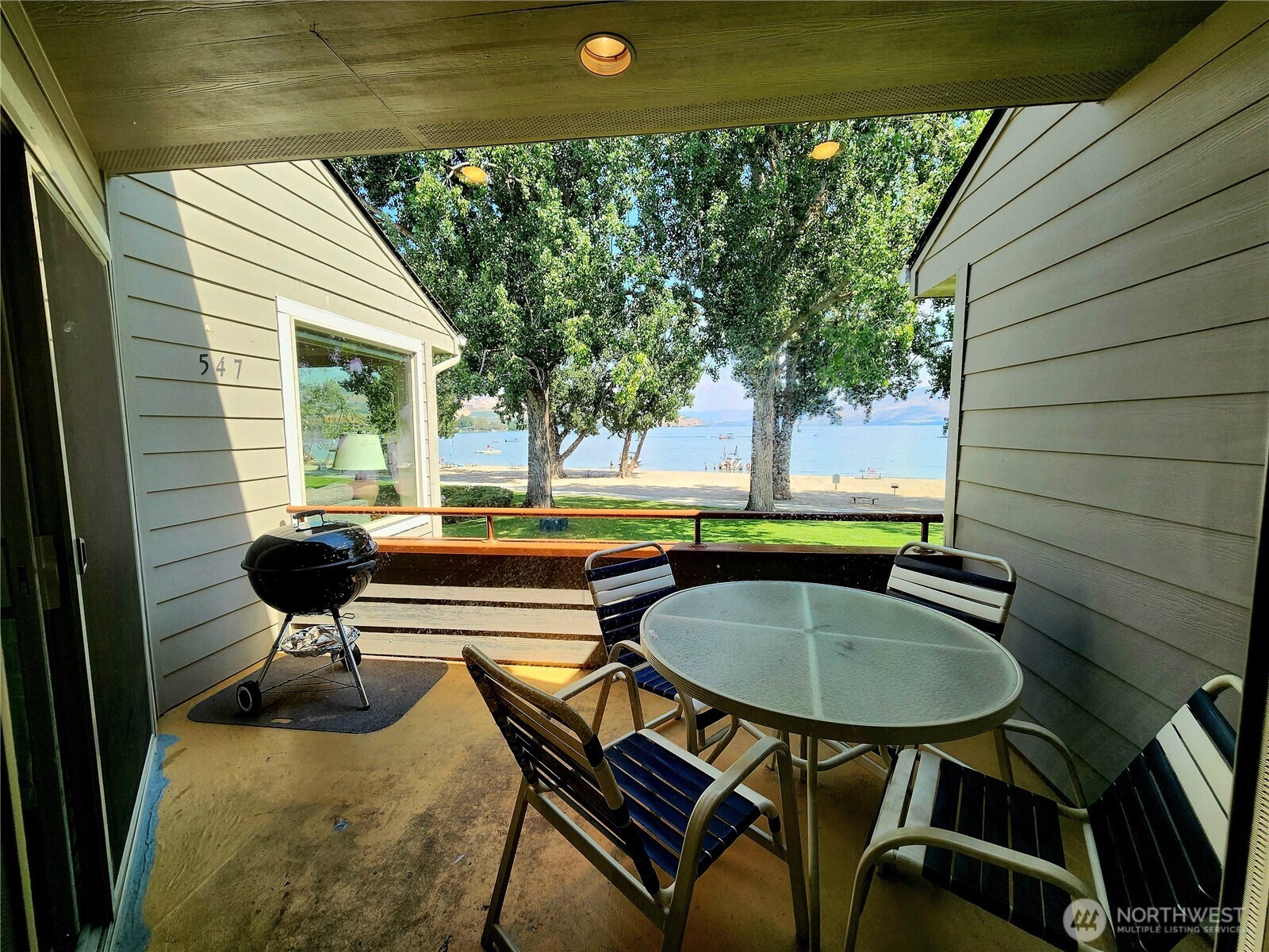 1 Beach 547-c Property Photo 17