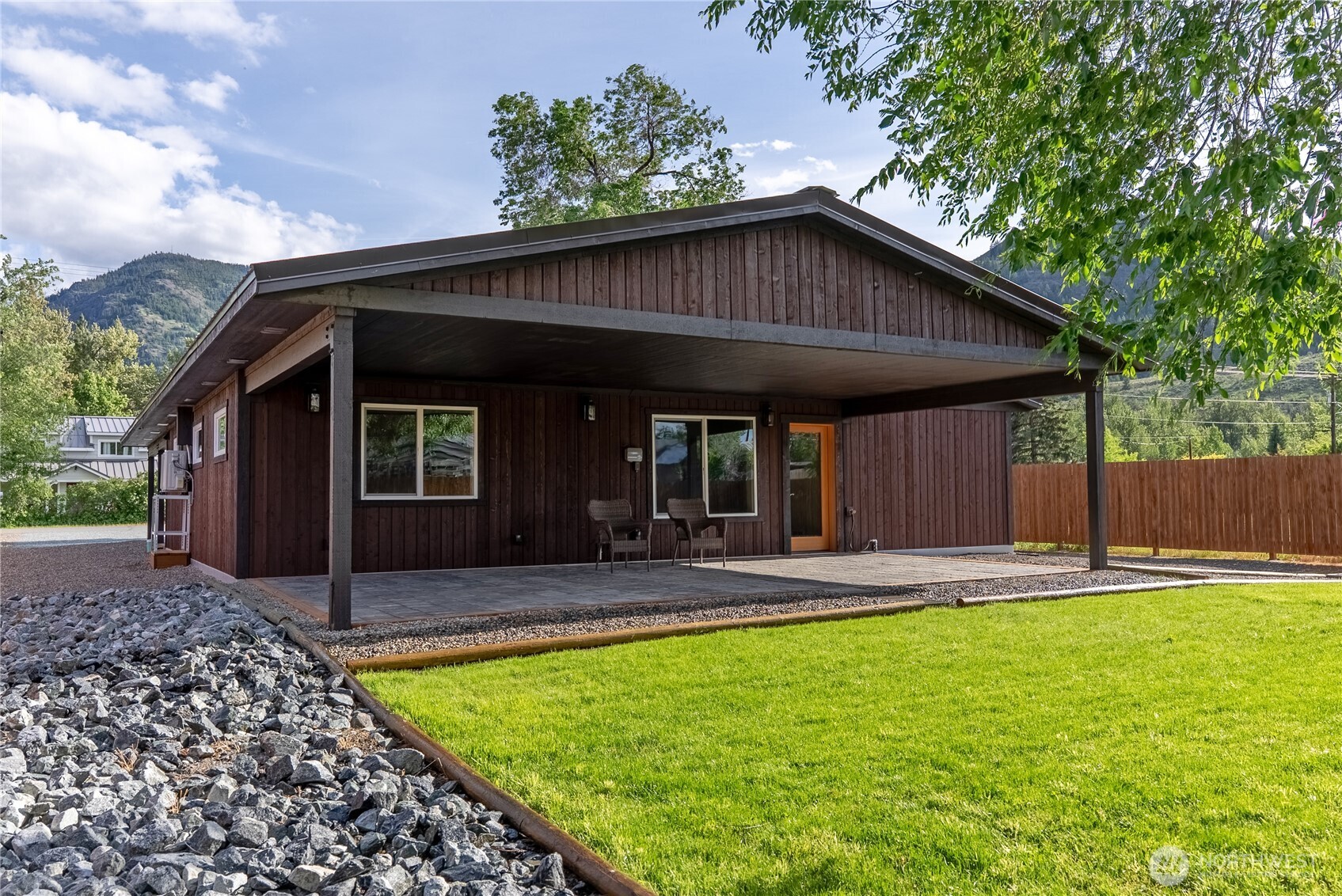 1110 Riverside Avenue Property Photo 4