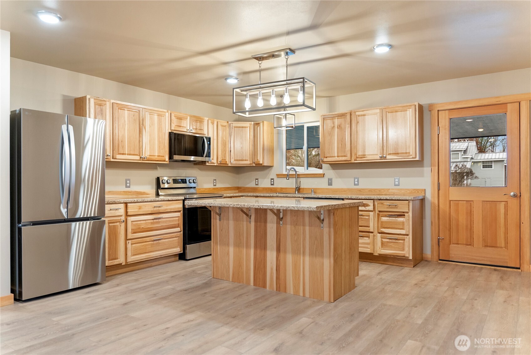 1110 Riverside Avenue Property Photo 8