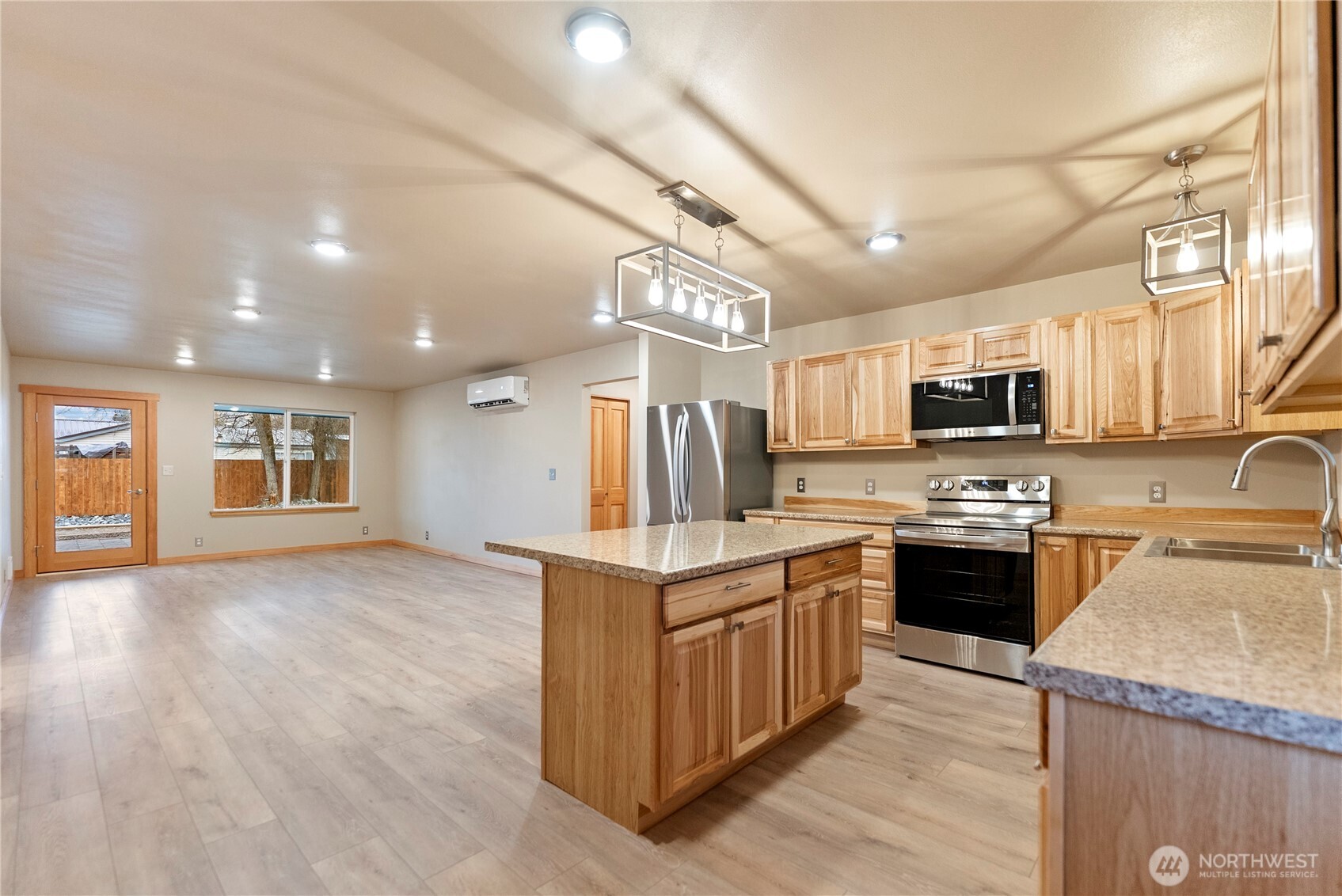 1110 Riverside Avenue Property Photo 10