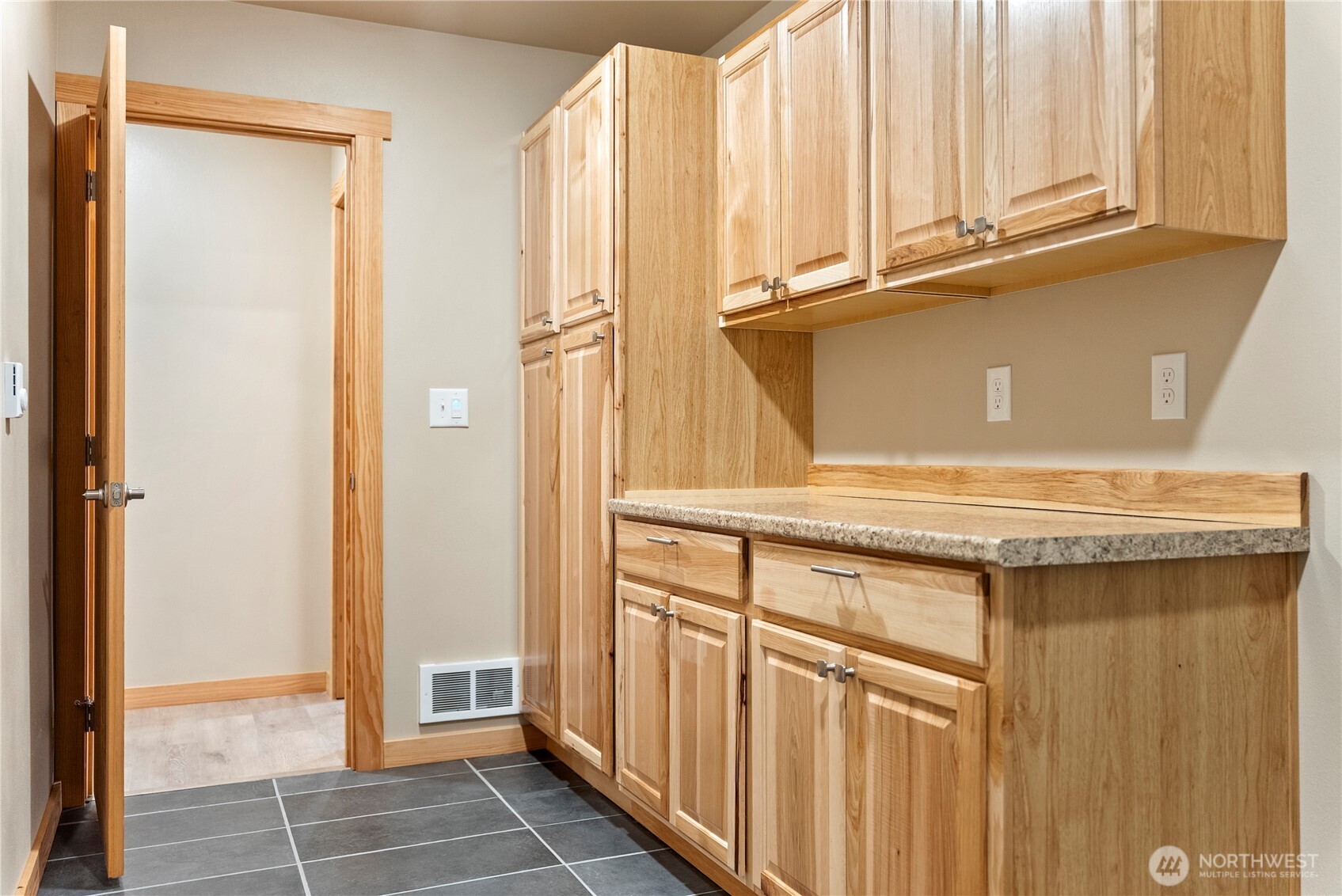 1110 Riverside Avenue Property Photo 25
