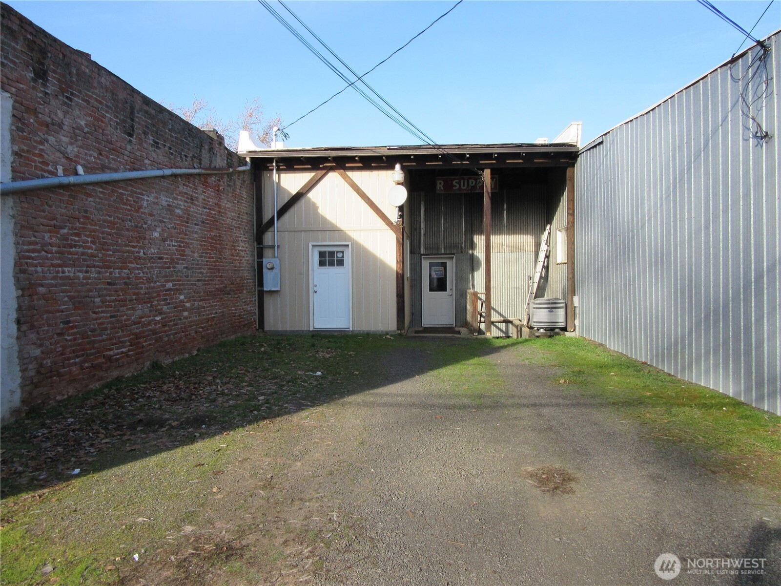 166 E Main Street Property Photo 3
