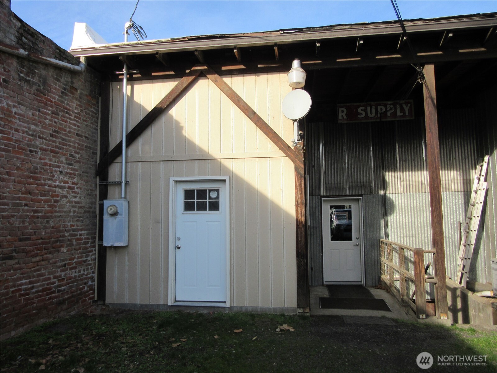 166 E Main Street Property Photo 4