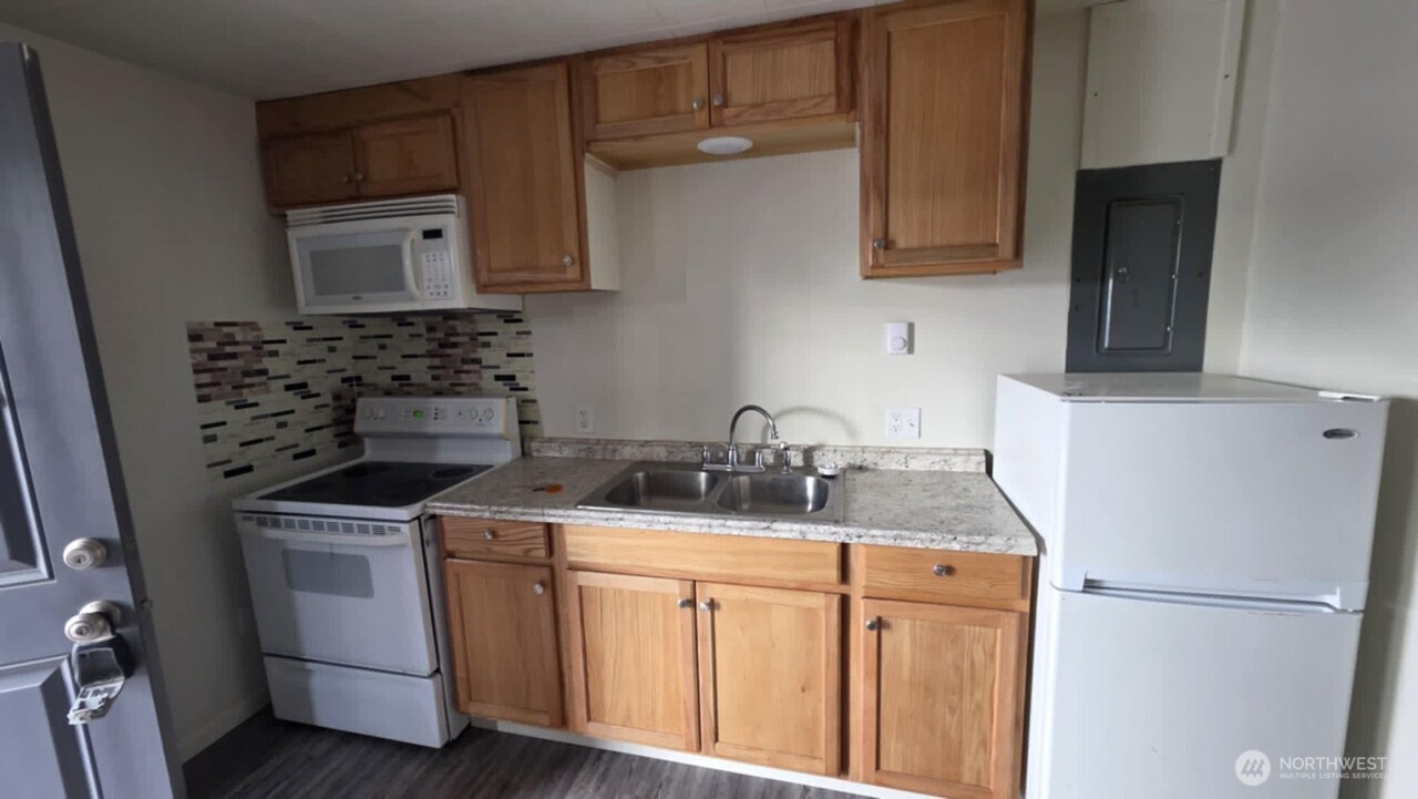 407 1st Avenue Property Photo 19