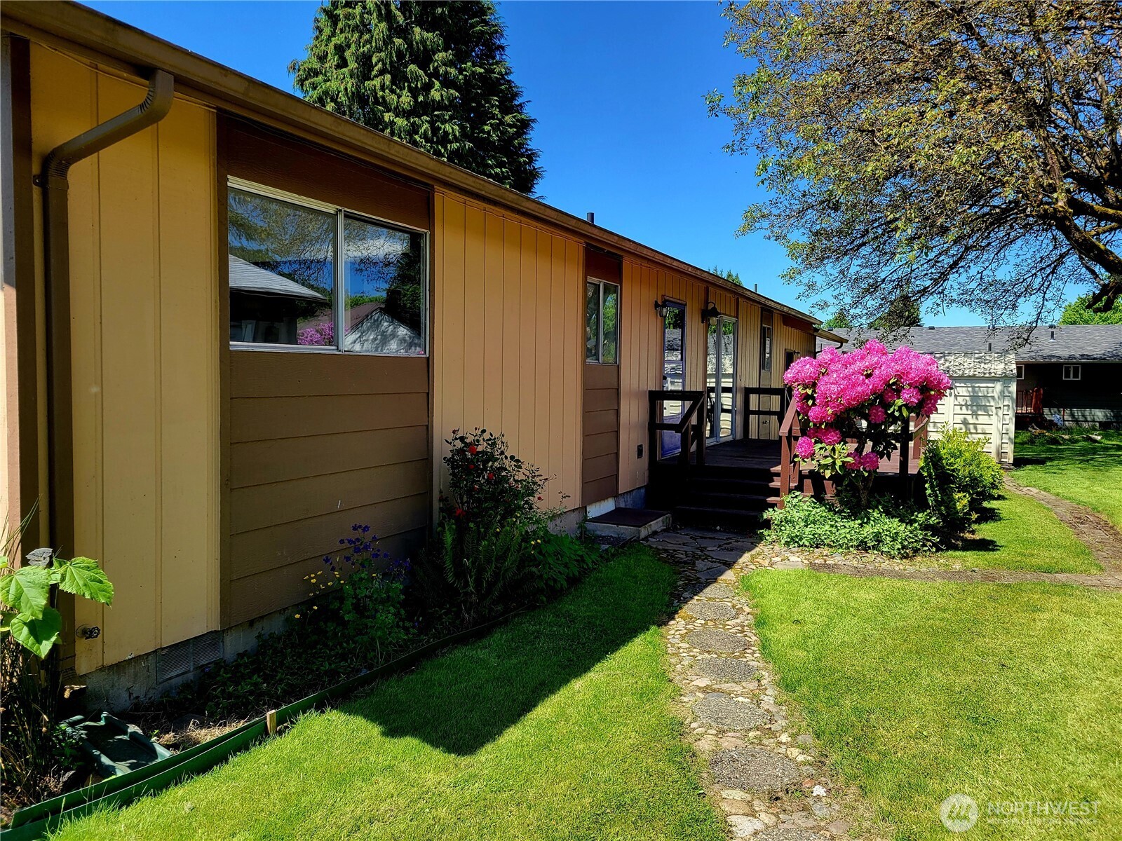 300 Maple Street Property Photo 4