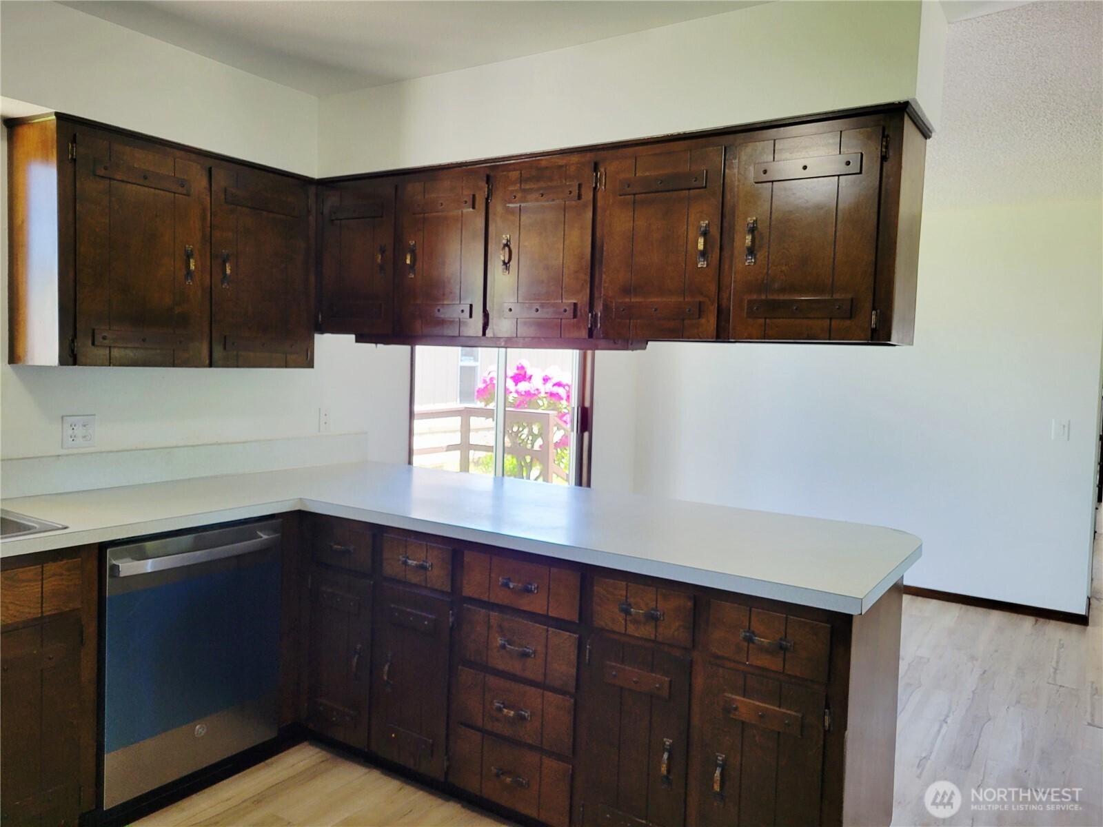 300 Maple Street Property Photo 11