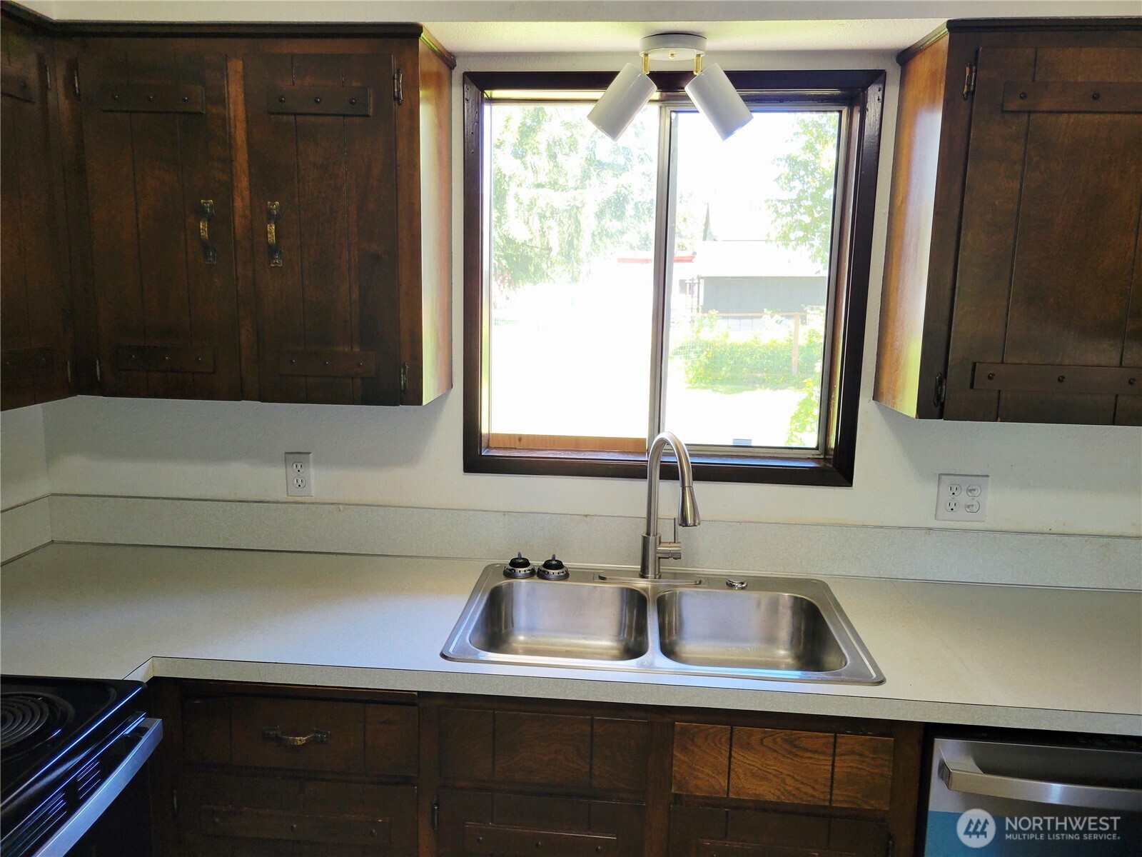 300 Maple Street Property Photo 12