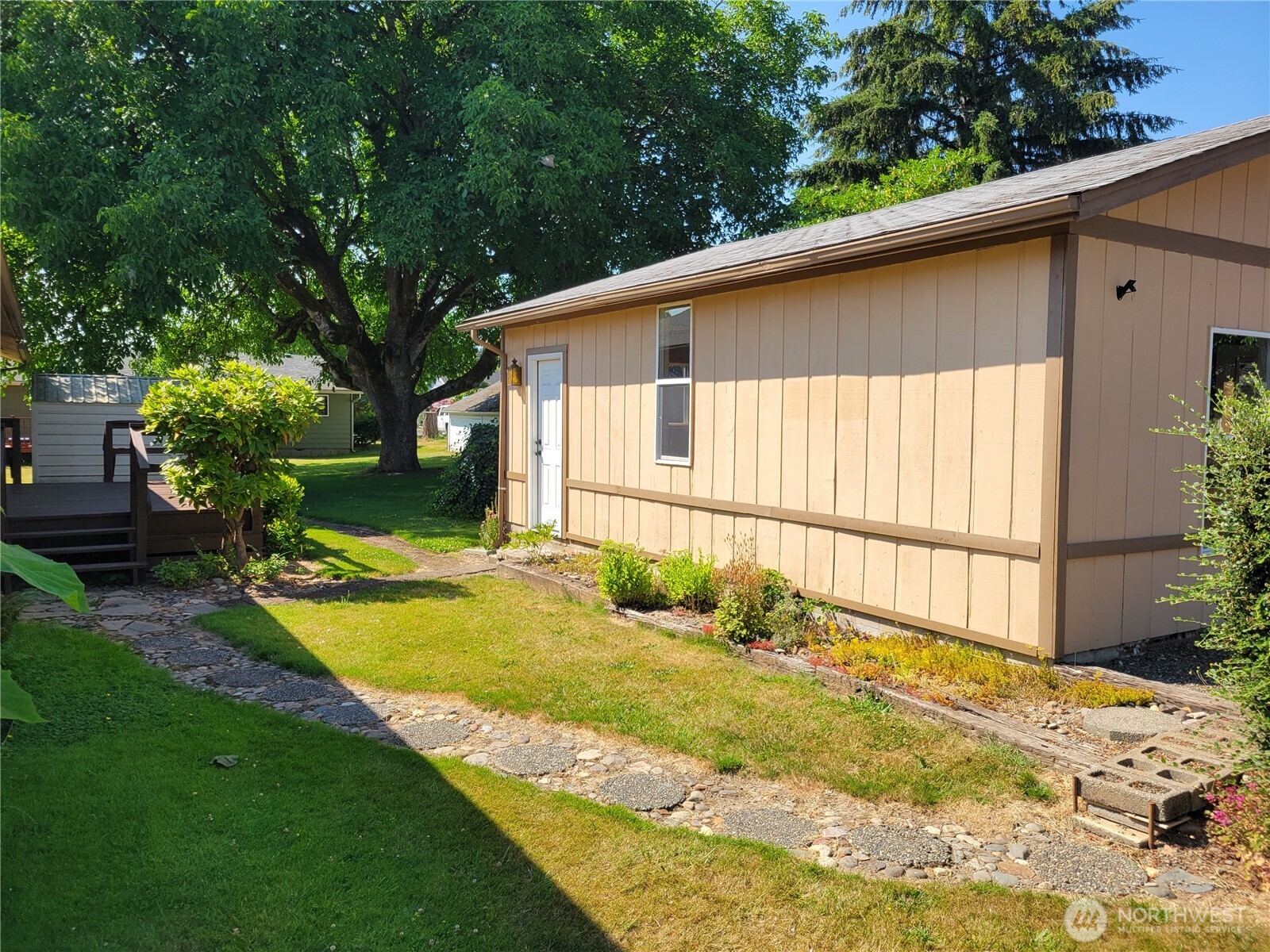 300 Maple Street Property Photo 22