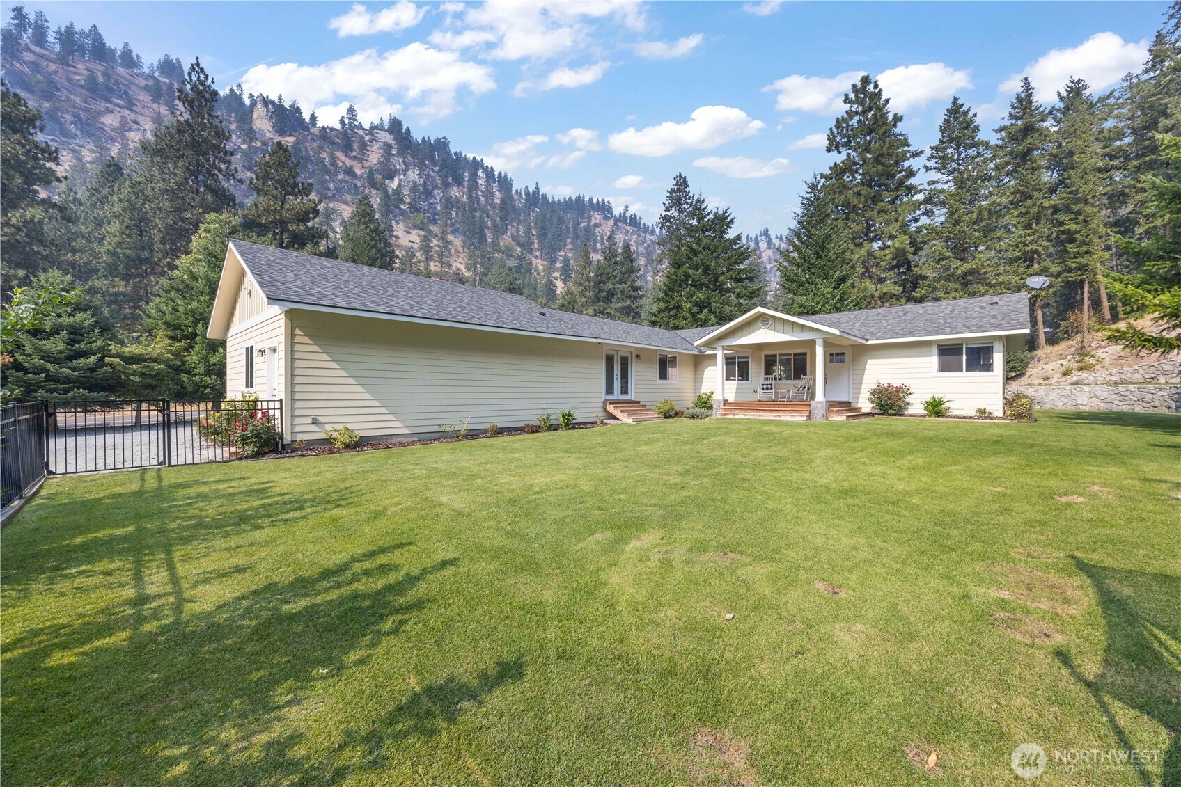 4621 Navarre Coulee Road Property Photo 1
