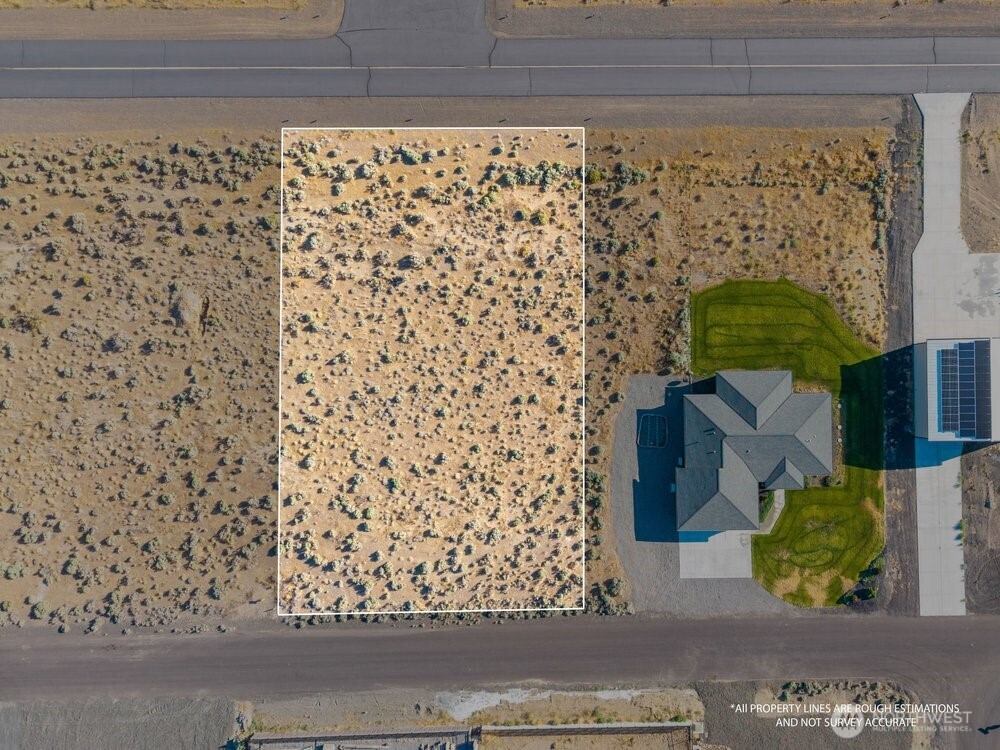 449 Airport Way Property Photo 3