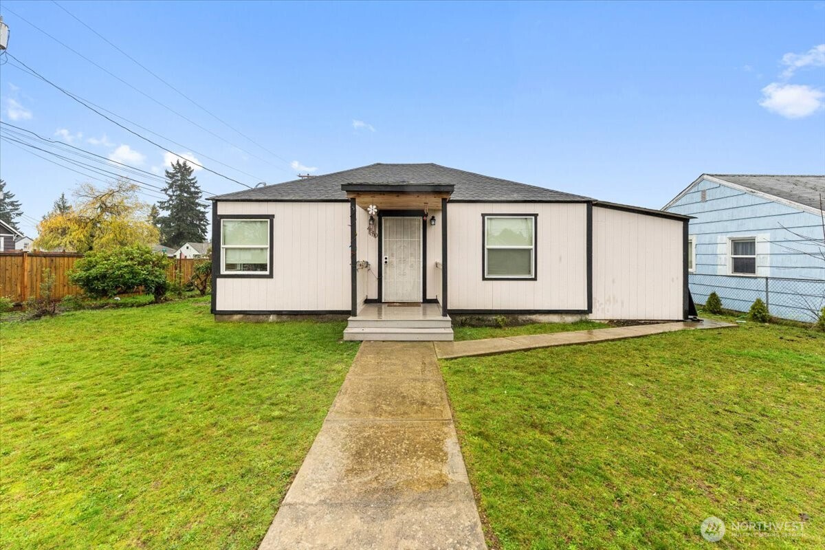 4640 E G Street Property Photo 2
