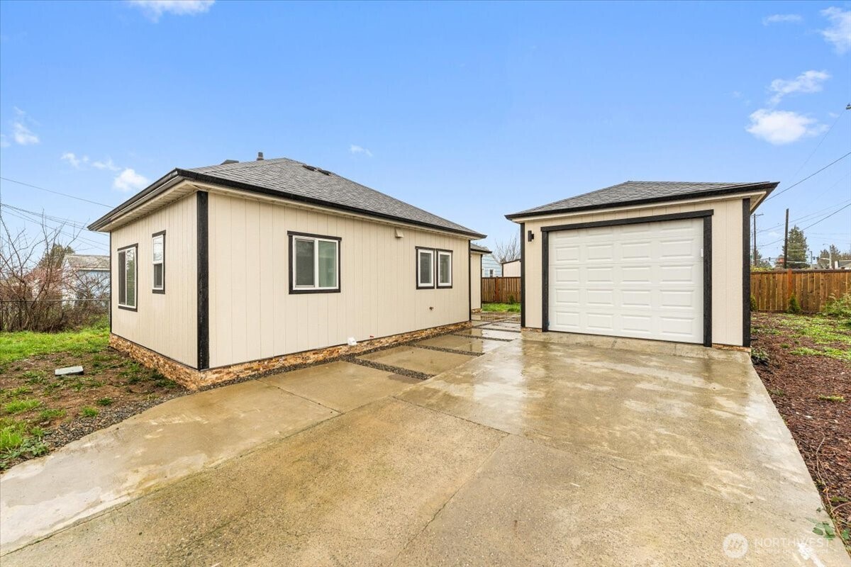 4640 E G Street Property Photo 11