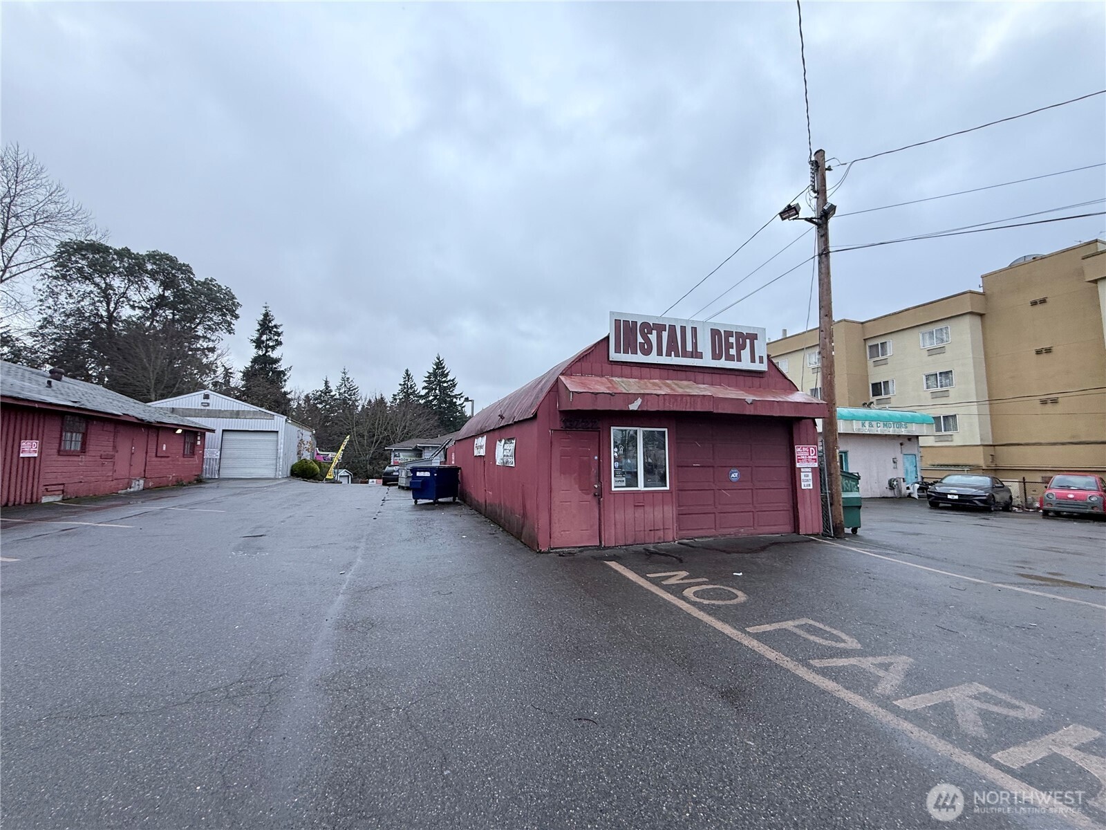 13828 Aurora Avenue Property Photo 7