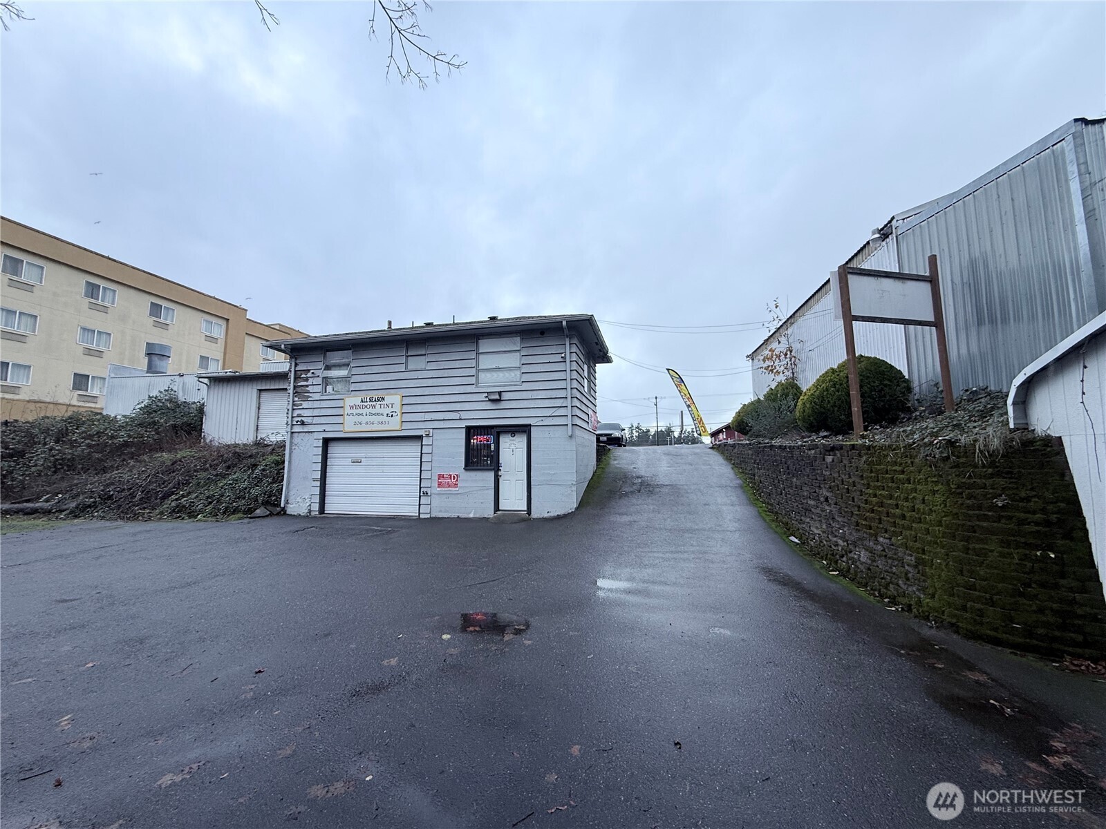 13828 Aurora Avenue Property Photo 13