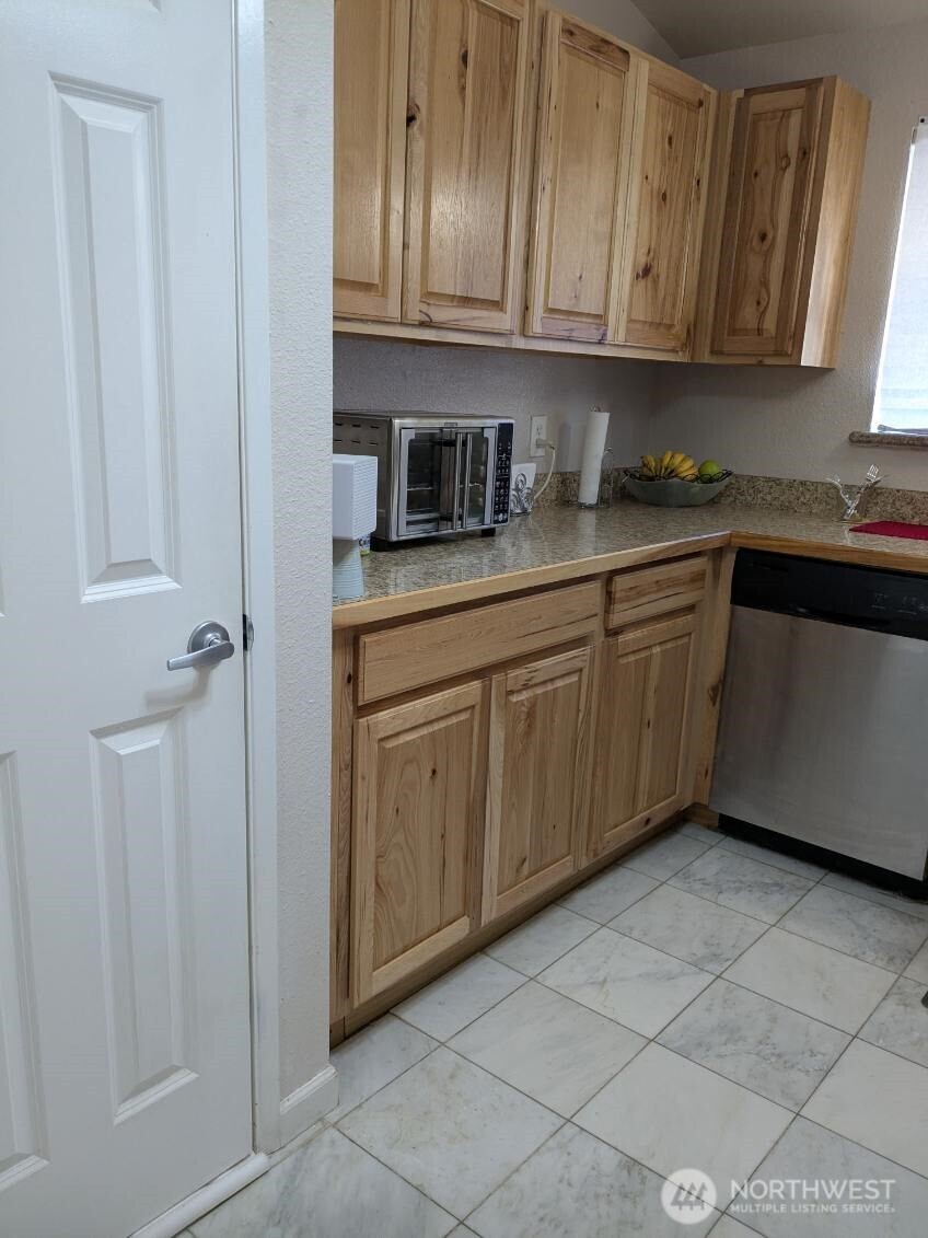 3435 Se Auburn Way 48 Property Photo 6