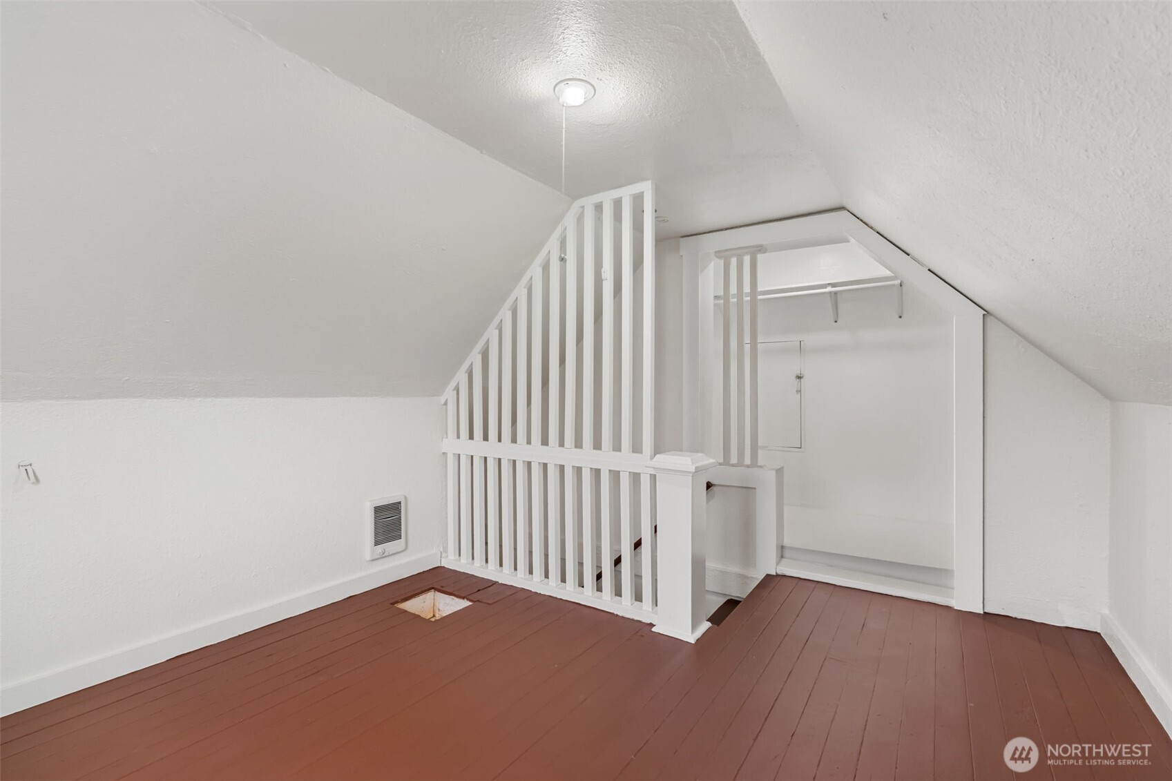 107 N 2nd Property Photo 18