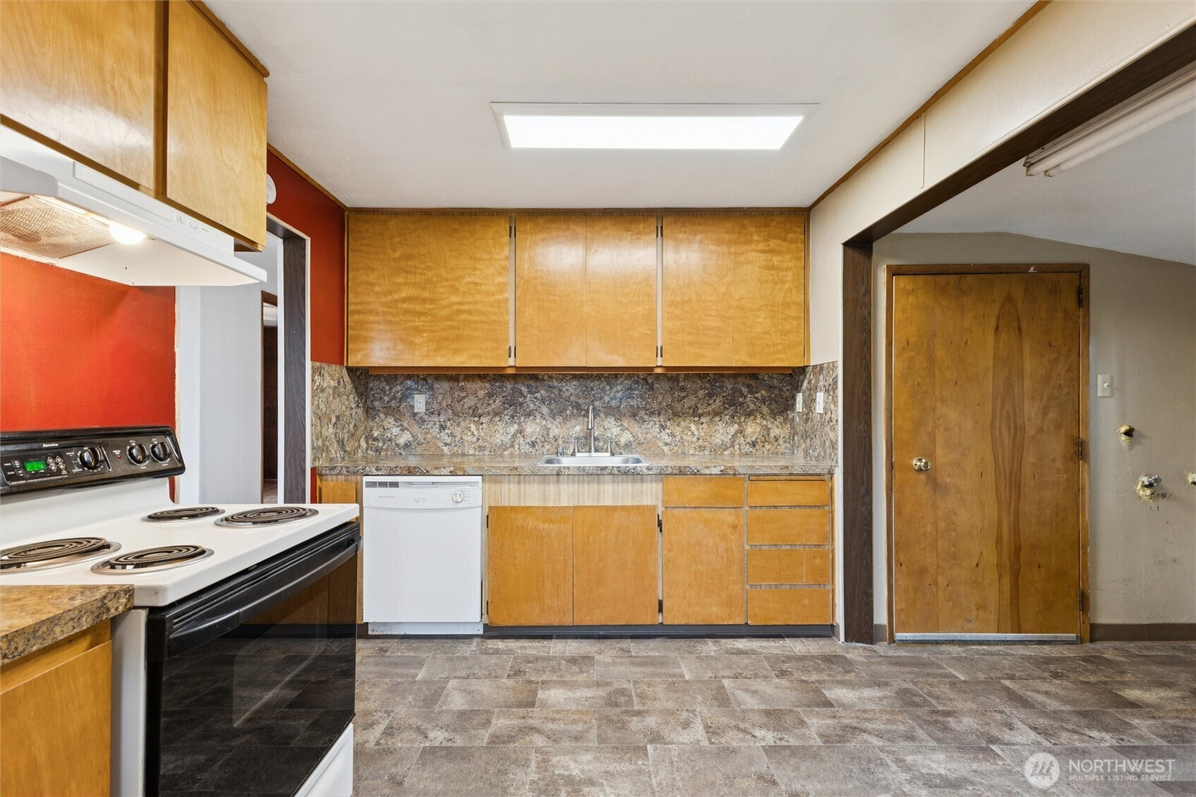 1311 E 32nd Property Photo 9
