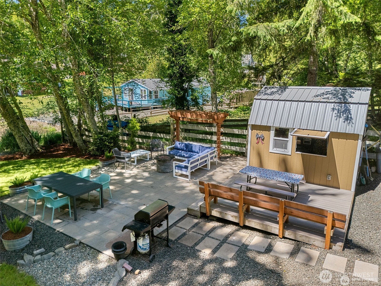 170 E Pickering Drive Property Photo 2