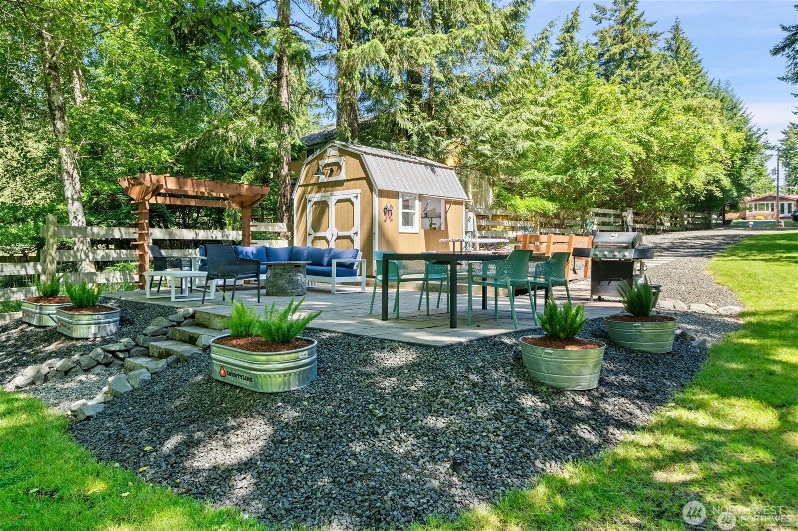 170 E Pickering Drive Property Photo 3