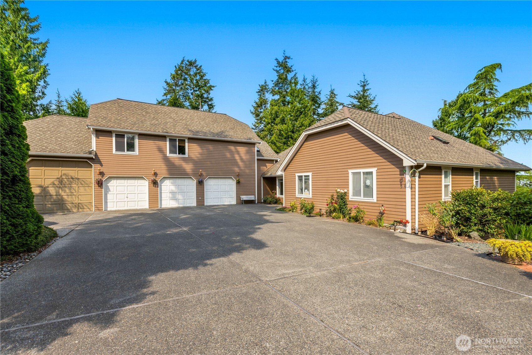 3836 Bay Lane Property Photo 4