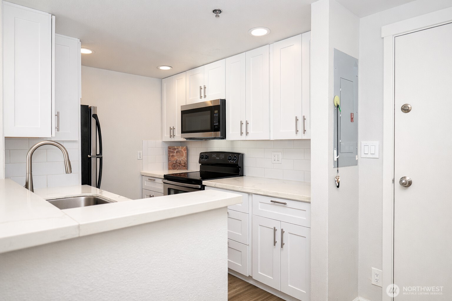 121 Vine Street 1702 Property Photo 4