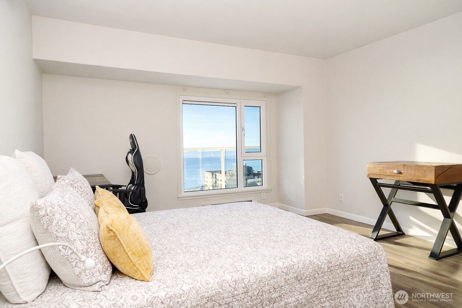 121 Vine Street 1702 Property Photo 13