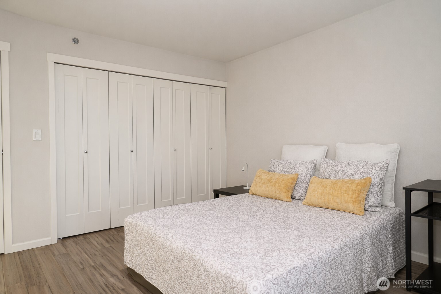 121 Vine Street 1702 Property Photo 15