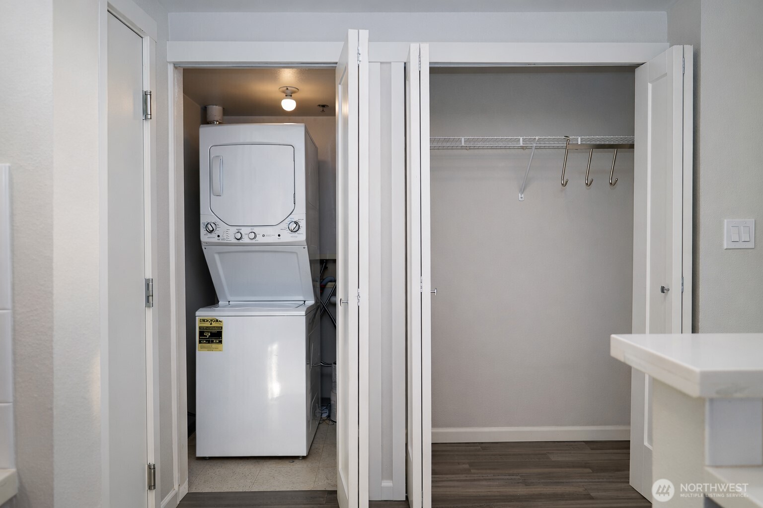 121 Vine Street 1702 Property Photo 20