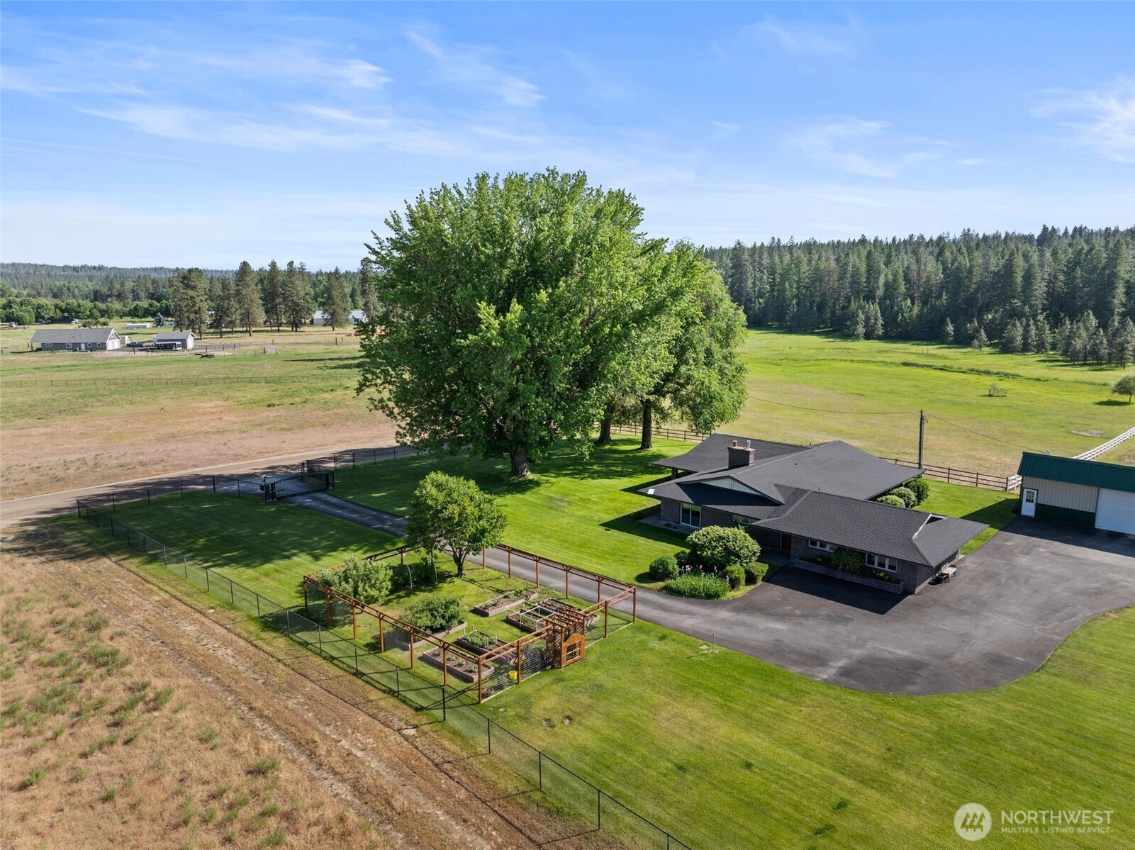 24415 N Crescent Road Property Photo 11