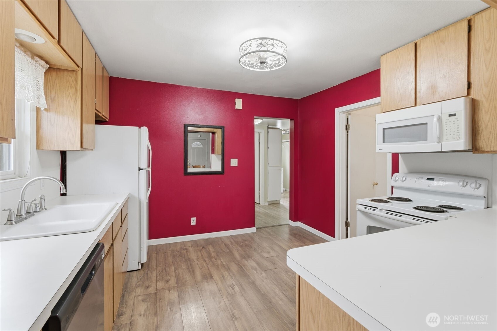 403 Queen Avenue Property Photo 8