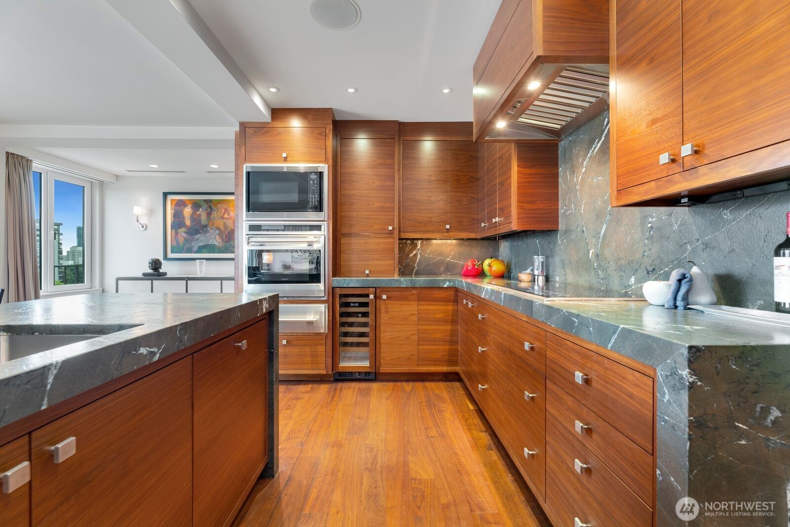 1300 University Street 11a Property Photo 12