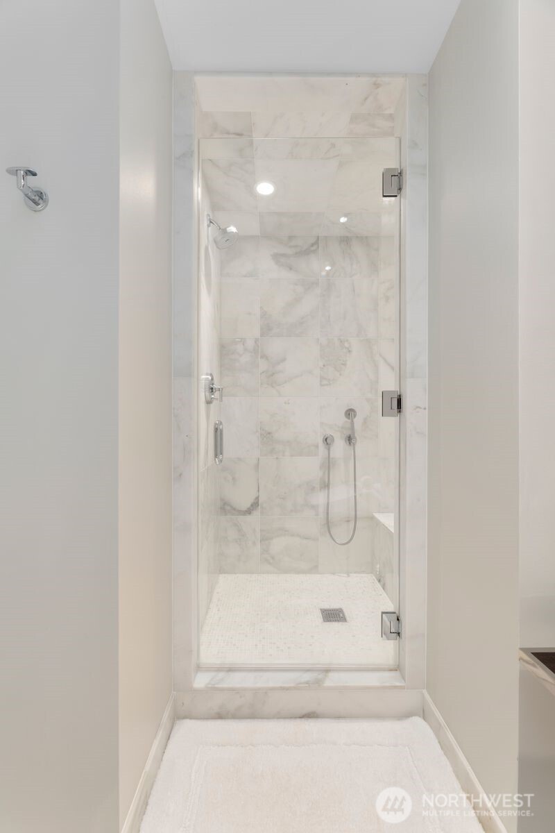 1300 University Street 11a Property Photo 21