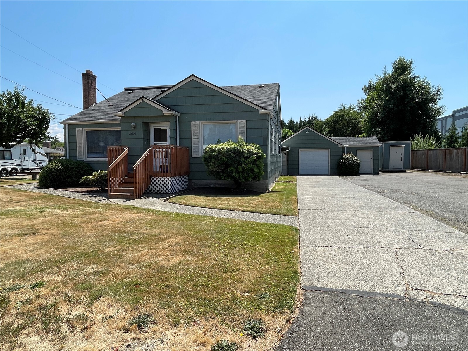 2606 E Main Property Photo 10