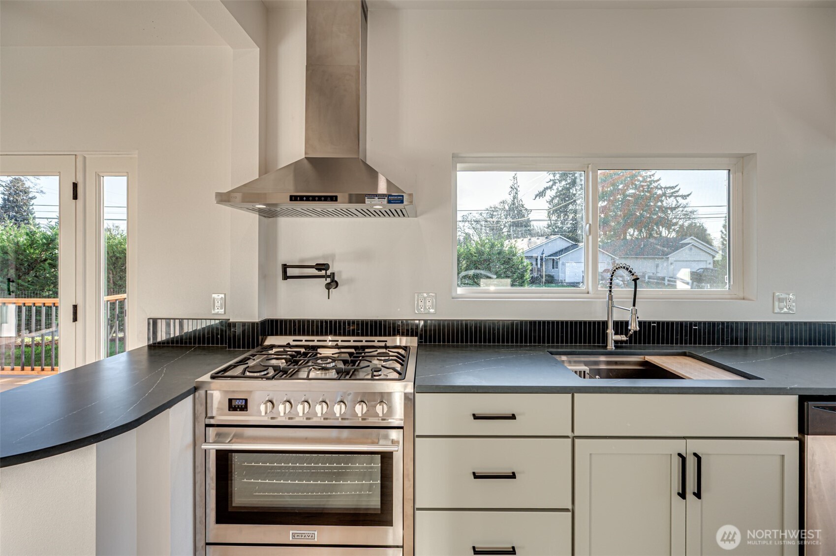 1107 Park Street Property Photo 6