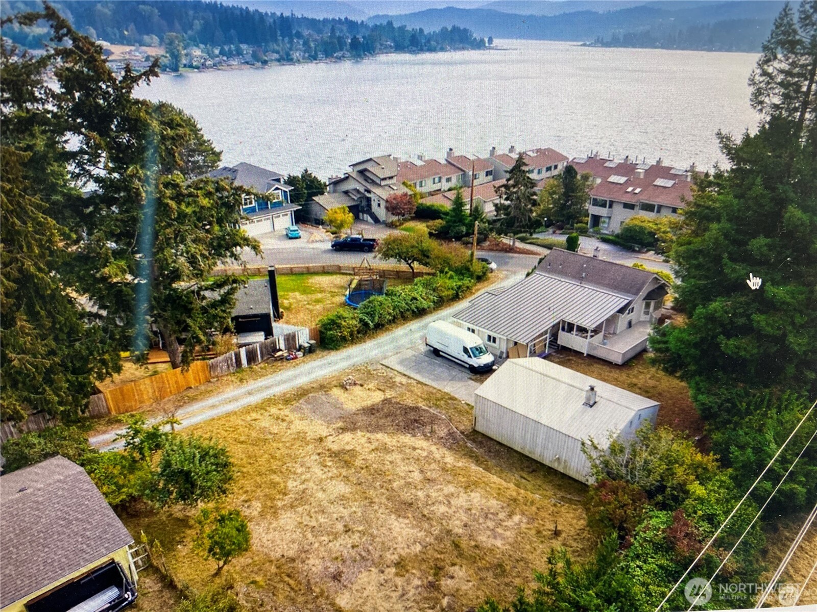 711 Poplar Drive Property Photo 4