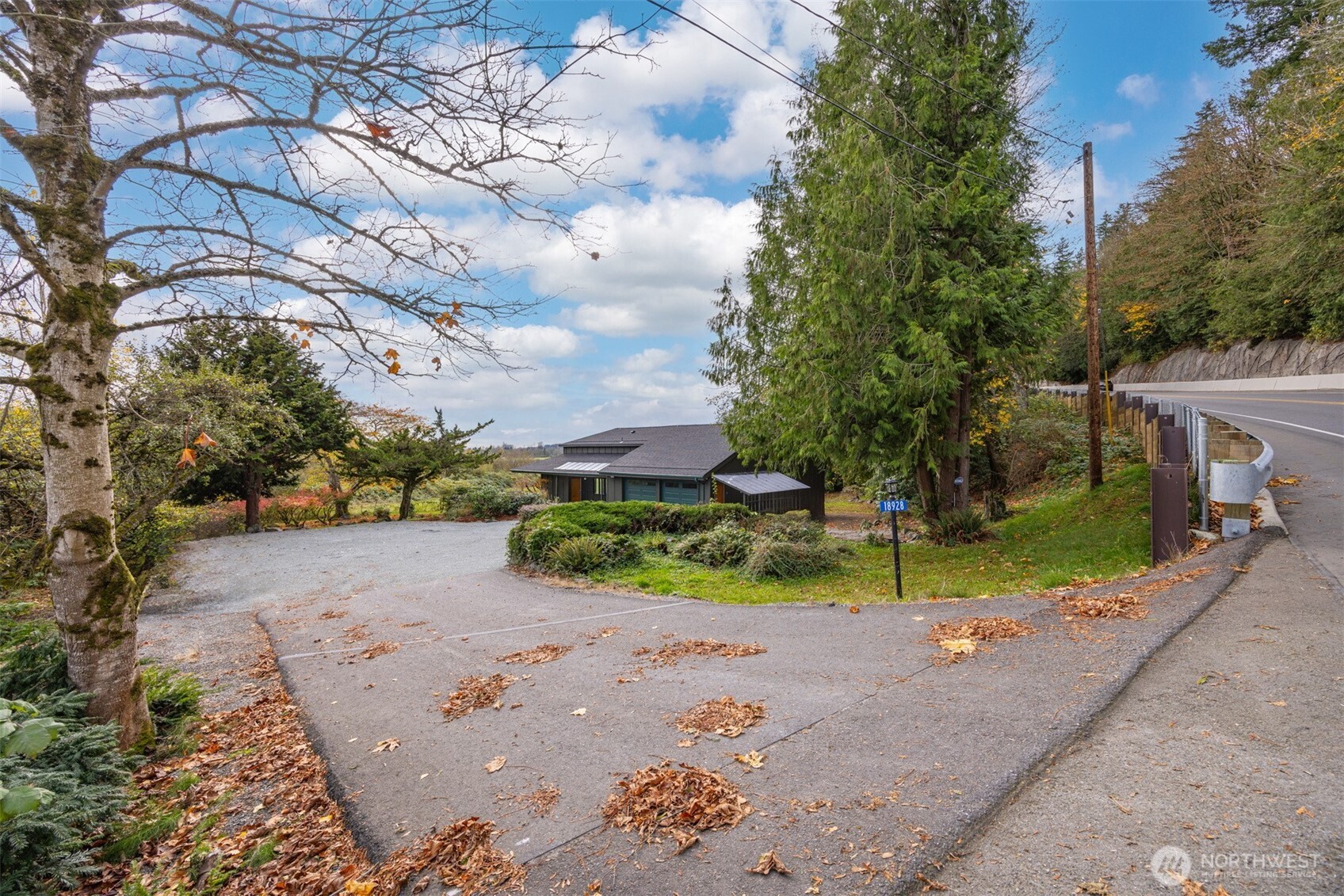 18928 Bow Hill Road Property Photo 3
