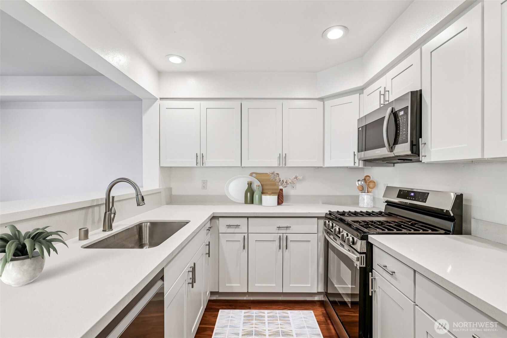 1425 Dexter Avenue 611 Property Photo 8
